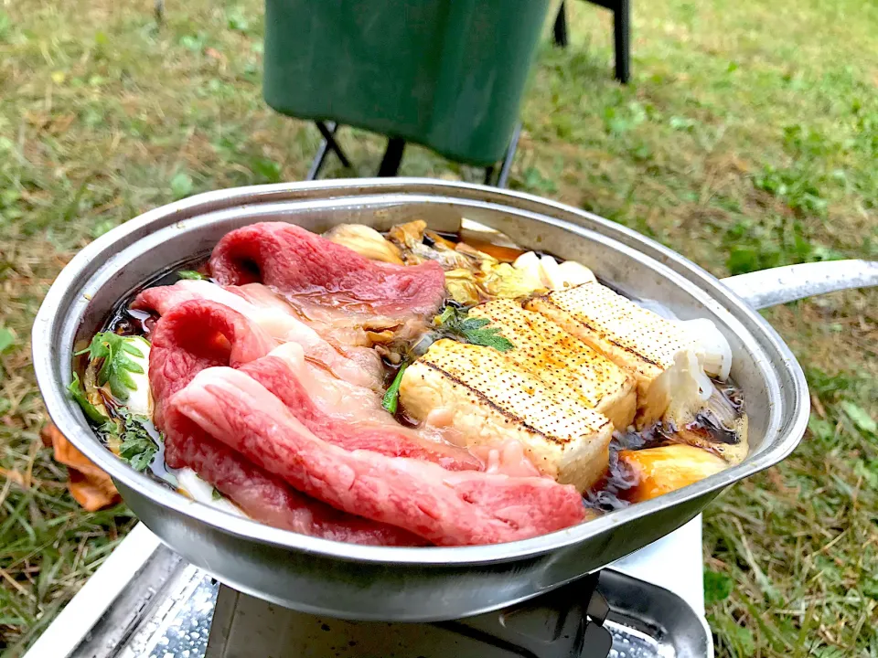 Snapdishの料理写真:メスキットで仙台牛のすき焼き|ジョニーさん