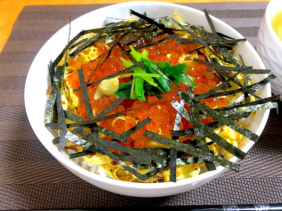 釣った鮭のいくら丼♪|ワタルキャンプさん