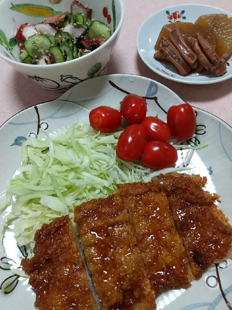 ☆今日の晩ごはん☆　ソースカツ　きゅうりとたこの酢の物　イカと大根の煮物|hamamaさん