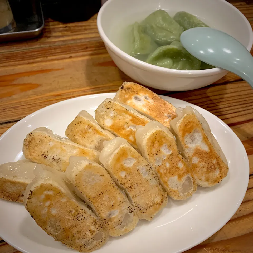 宇都宮 餃天堂の焼き餃子2人前と水餃子|masaumeさん