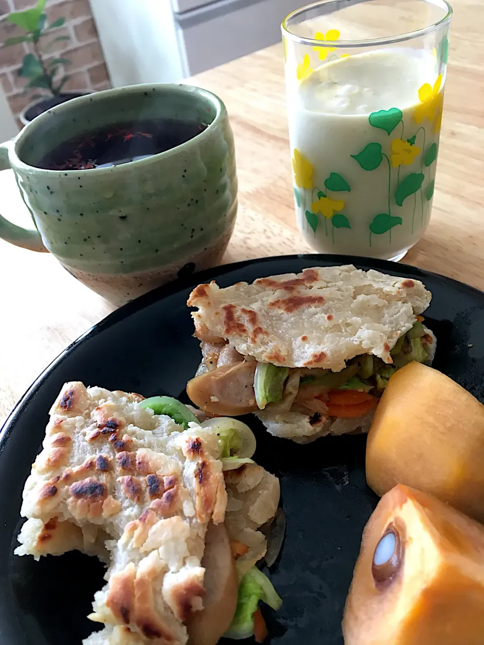 久しぶりにやっちゃった💦食パン🍞にイースト入れ忘れ😂からの…もったいないから救済措置…ピタパン風🥙野菜の味噌チーズ炒めをサンドして♡|さくたえさん