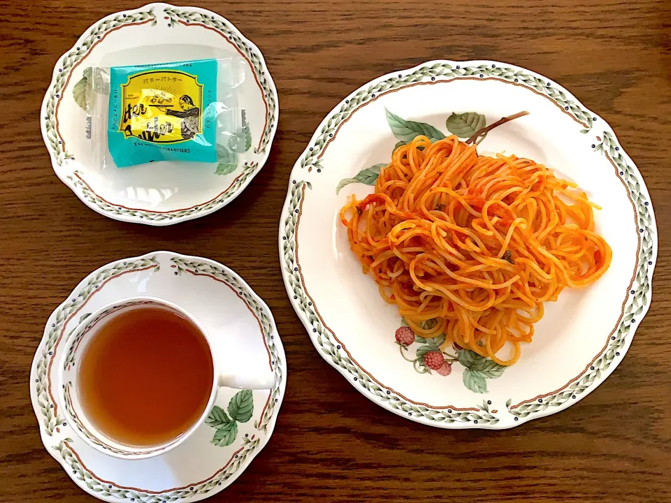 Snapdishの料理写真:トマトソースのパスタ🍝今日の昼食20201025|rococoさん