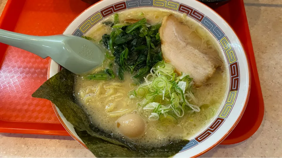 龍龍食堂の家ラーメン（豚骨スープ）|Morito Kamiyaさん