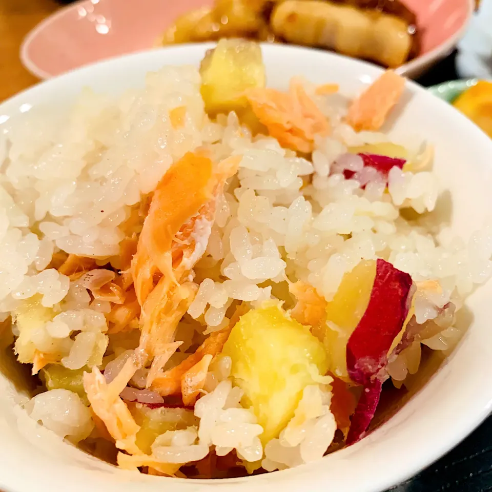 さつま芋と鮭の炊き込みご飯🍠秋味の炊き込みご飯|いちごさん