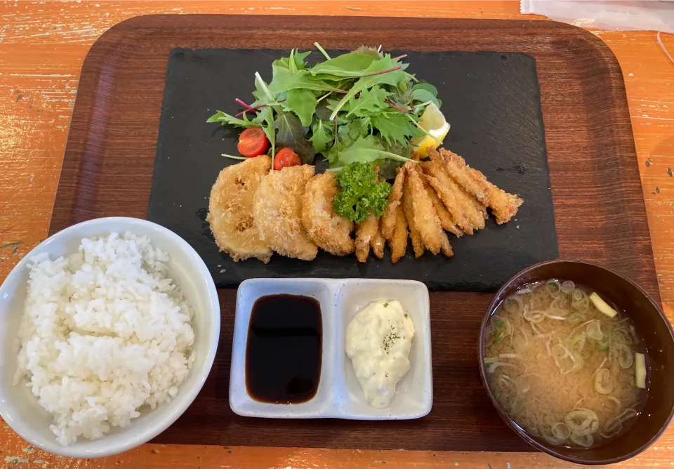 カフェでランチ|やまさんさん