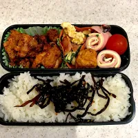 Snapdishの料理写真:唐揚げお弁当|ひとりんさん