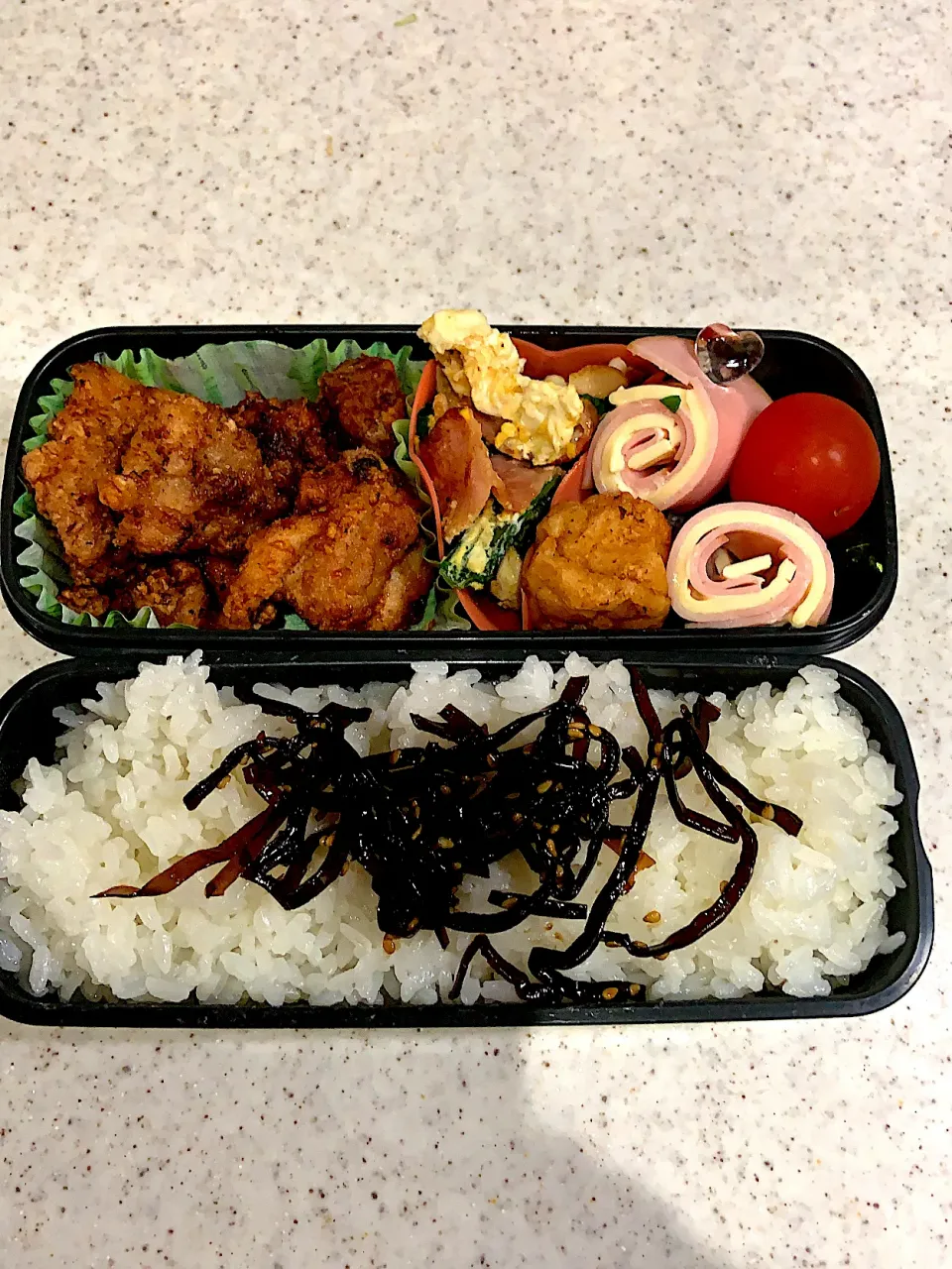 Snapdishの料理写真:唐揚げお弁当|ひとりんさん