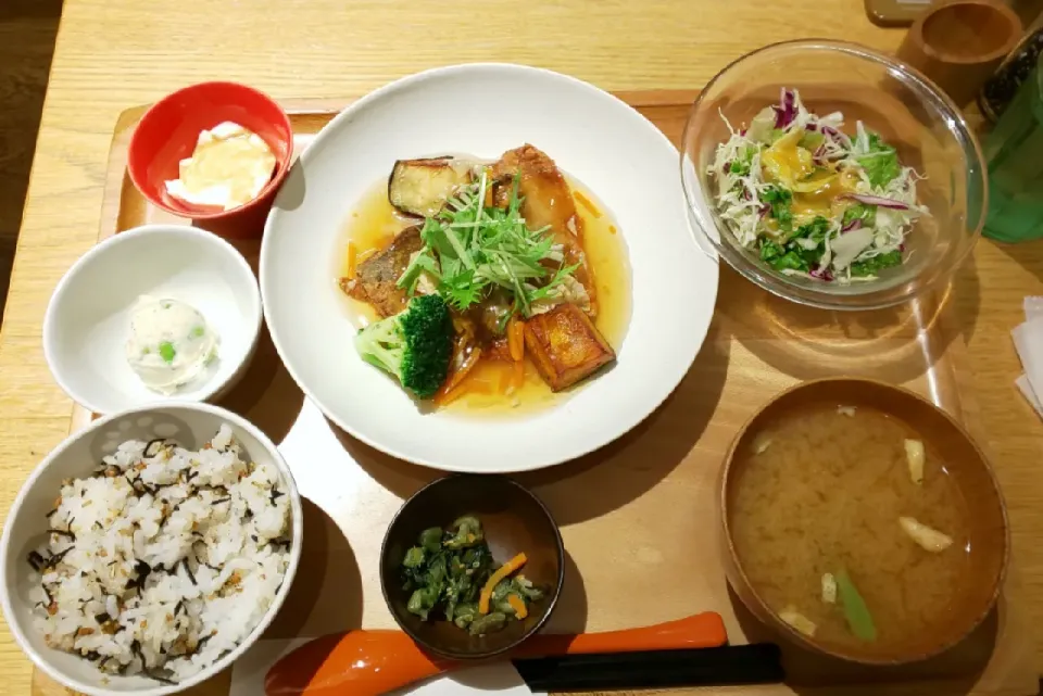 アジの竜田揚げ定食＠おぼんdeごはん|らすくさん