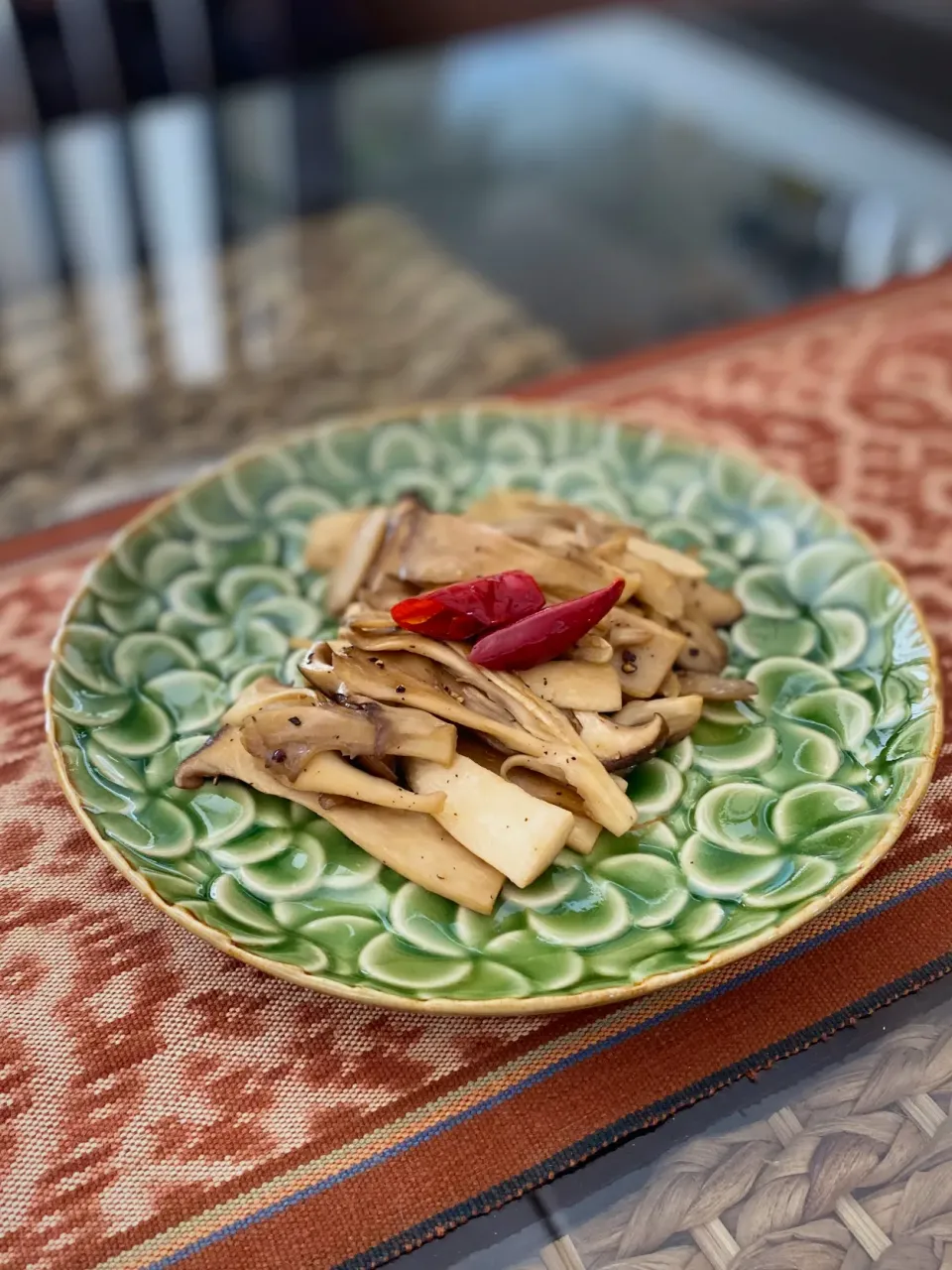 MAKUBIさんの料理 舞茸とエリンギの黒胡椒バター|lalalaさん