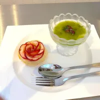 Snapdishの料理写真:抹茶ムースとアップルパイ|グリーンカフェさん