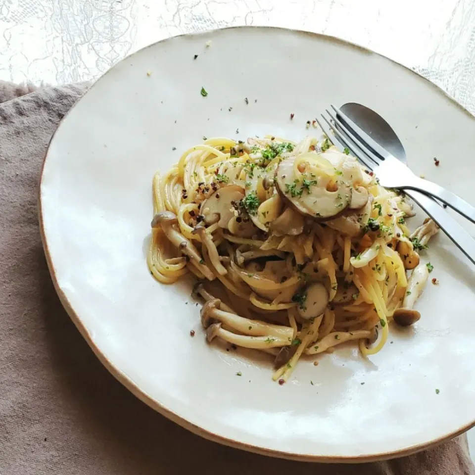 Snapdishの料理写真:きのこの秋味パスタ※食べる３種の茸ソースにあえるだけ|mi_neneco♪さん