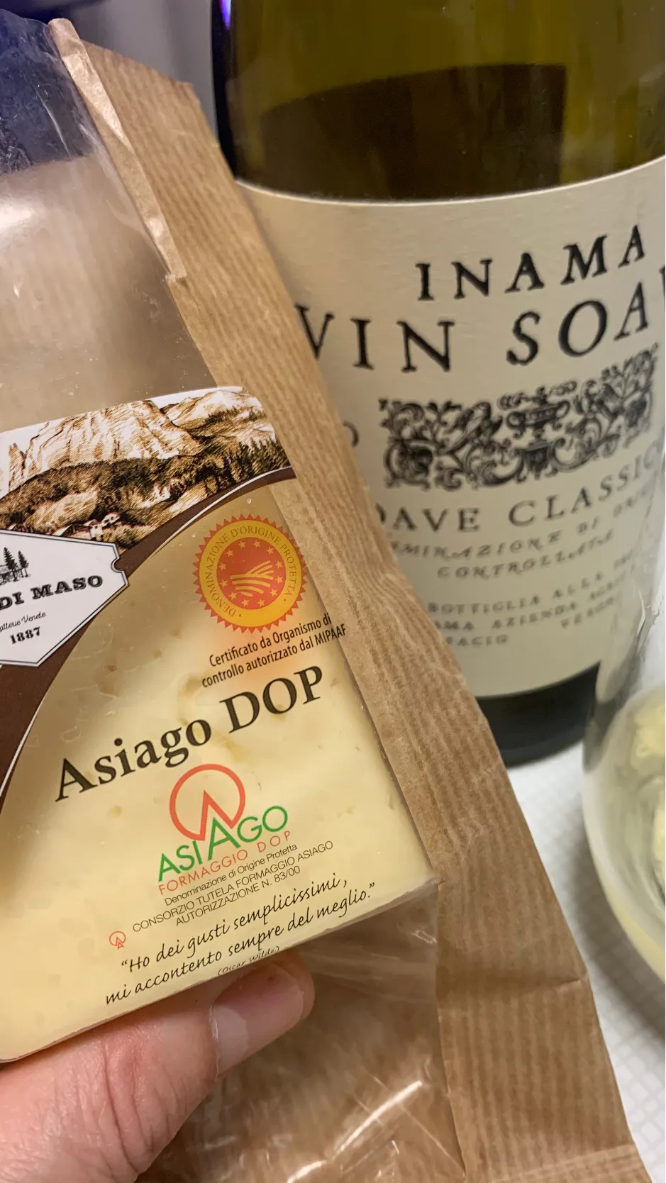 Snapdishの料理写真:先日行った秋田市内のピッチェリアでみつけた北のvinoとアジアーゴフレスコで！|お家でbar!さん