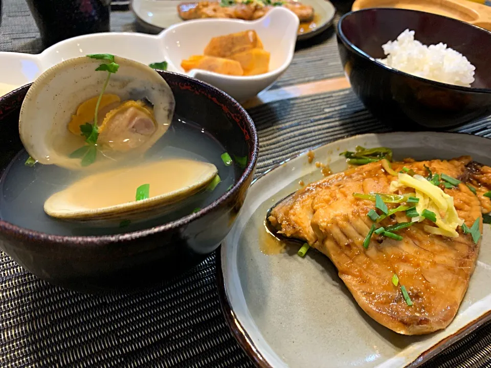 ホンビノスのお吸い物と真鯖の味噌煮|ochihekoさん