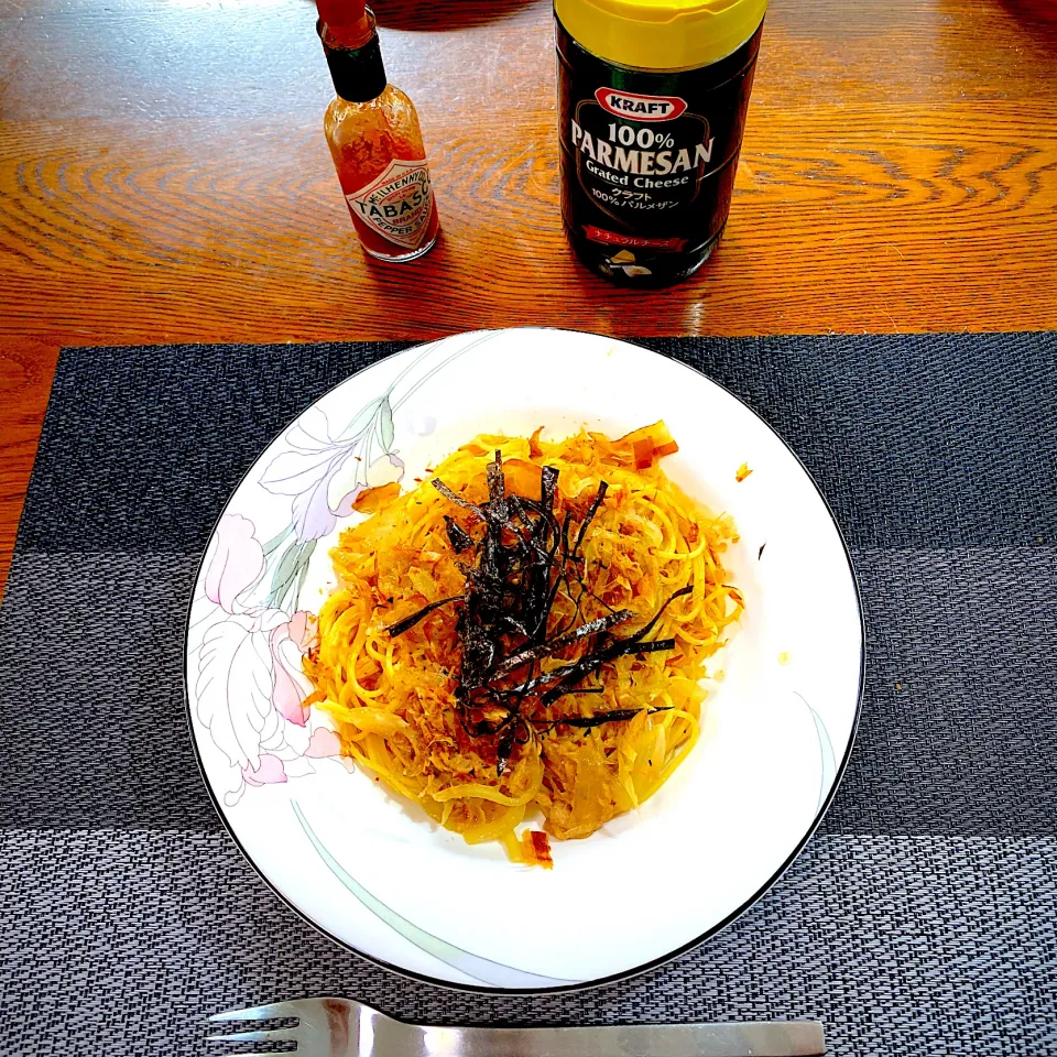 玉ねぎとツナ缶のガリバタ醤油パスタ|yakinasuさん