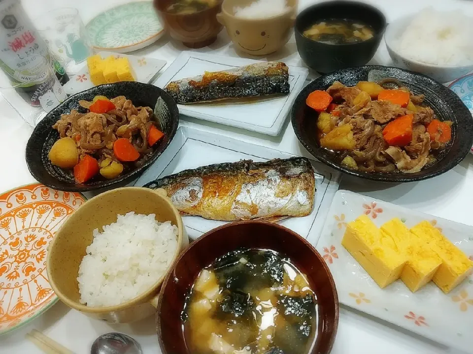 夕食(*^^*)
肉じゃが
焼きサバ
厚焼き卵
お味噌汁(里芋、豆腐、ワカメ)|プリン☆さん