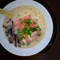 Snapdishの料理写真:博多のとんこつラーメン|momono1さん