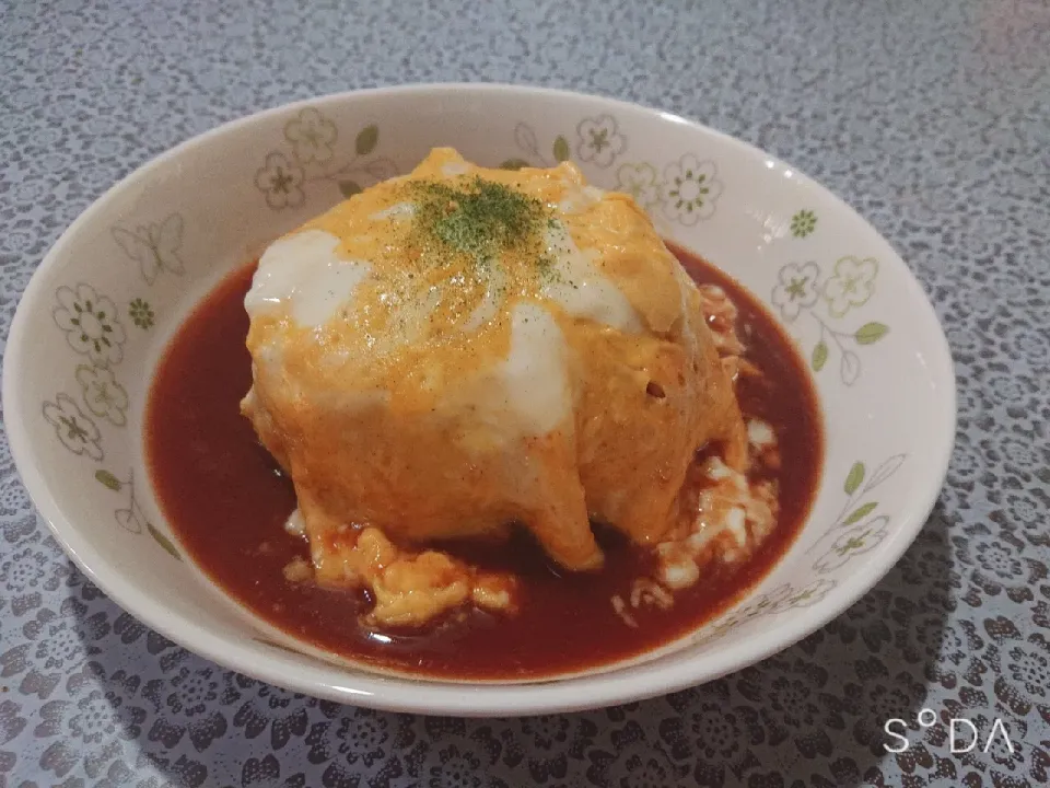 Snapdishの料理写真:デミグラスオムライス🍽

|はるさん