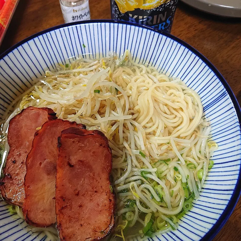 塩ラーメン😃
  新庄村のラーメン麺
  食べるとモチモチ
 パッケージ見ると餅粉が
  練り込んでました😋|miimiさん