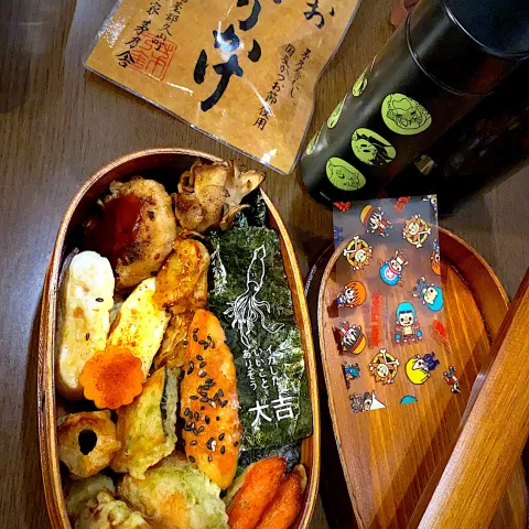 「まいたけ」を使ってみたSnapdishの料理・レシピ写真:お弁当🍱　海苔弁　鰹ふりかけ　焼き海苔　ハンバーグ　デミソース　舞茸ロースト　干し海老の出し巻き卵　帆立ロースト　七味唐辛子　花形人参甘煮　パプリカ　焼き鮭　胡麻塩　かぼちゃの青海苔天ぷら　カニかまと竹輪の磯辺揚げ　コーンスープ　麦茶