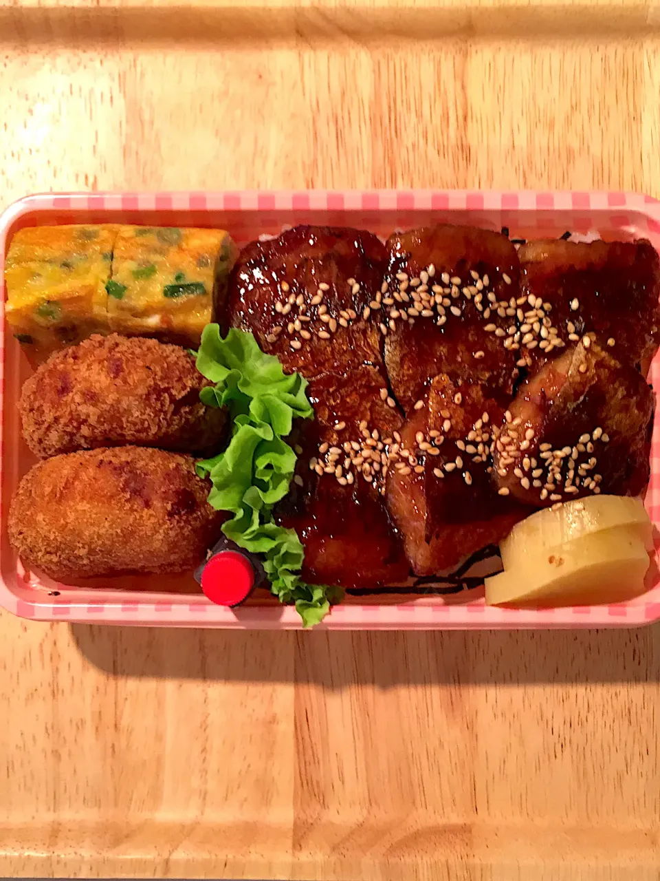 Snapdishの料理写真:アジ蒲焼きコロッケ弁当|あぐりさん