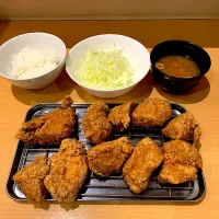 Snapdishの料理写真:ムネの唐揚げ食べ放題|Shintaro Ikegamiさん