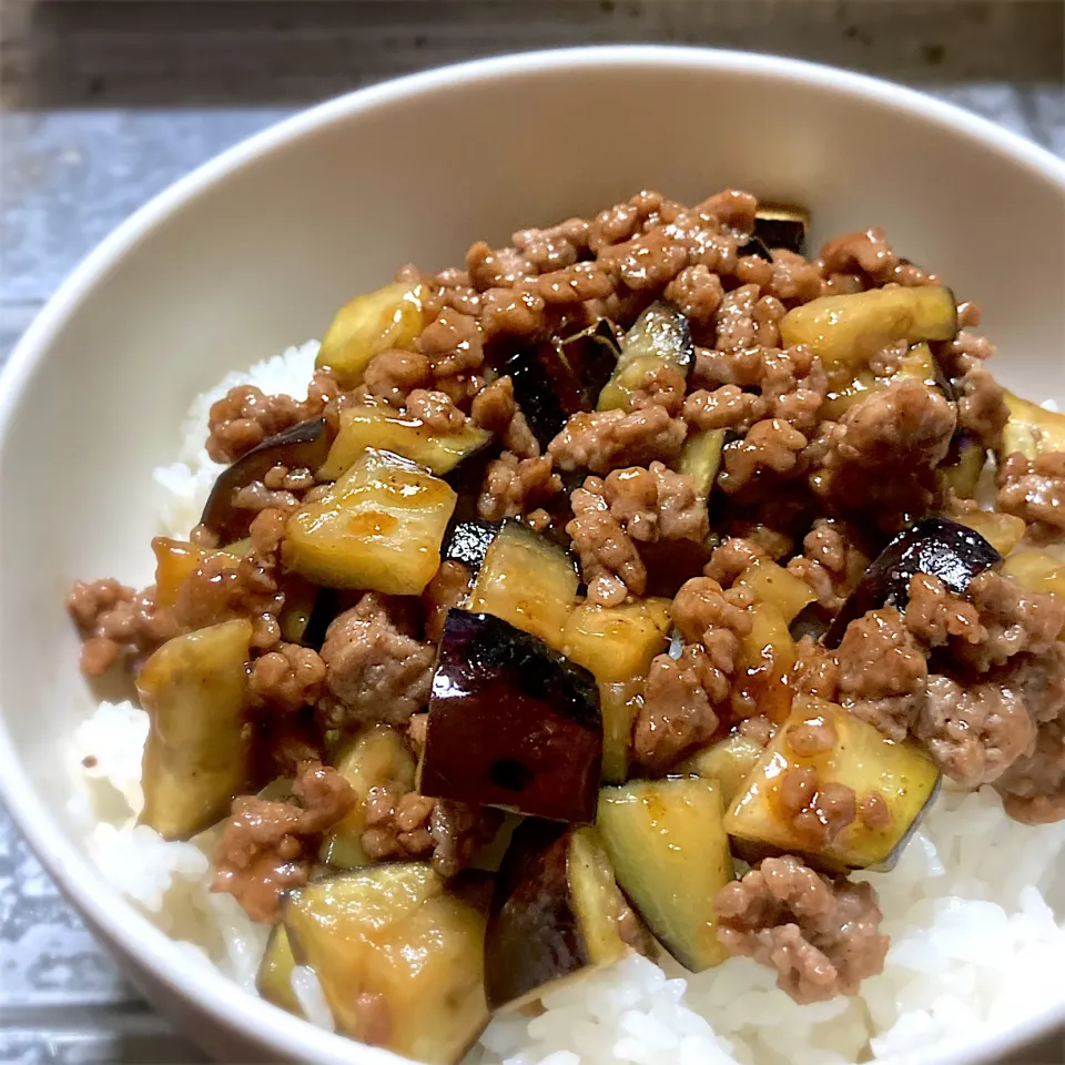 今夜は、ナスそぼろ丼を頂きます😊👍🎉|ギムレットさん