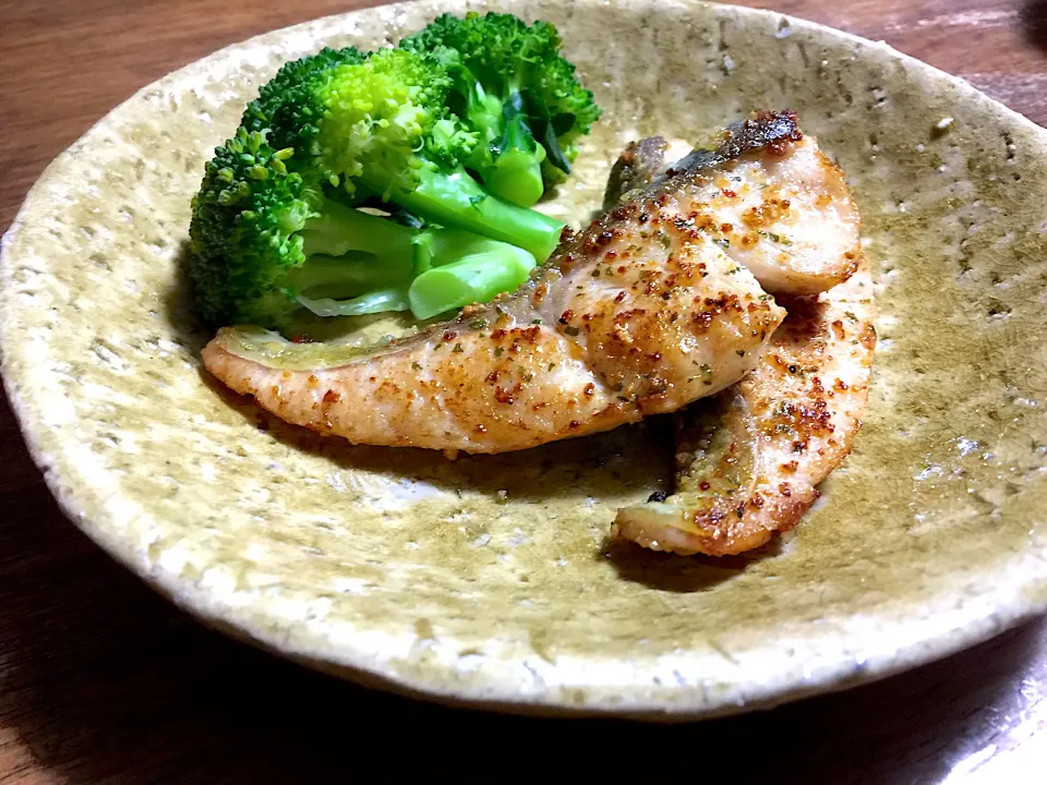 今日、釣った白鮭のムニエル！|じゃっきーさん