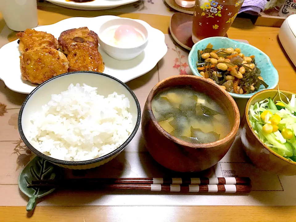 れんこん温玉つくね、お豆と昆布の煮もの、コールスローサラダ|Emiko Kikuchiさん