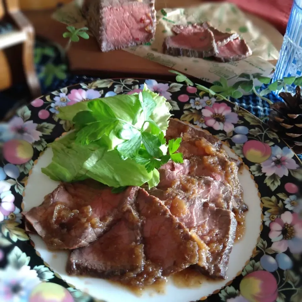 ぶりさんさんの料理 炊飯器で作るローストビーフ|とまと🍅さん