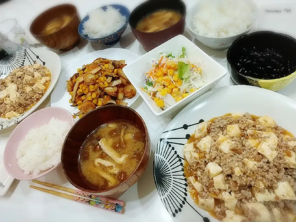 夕食(*^^*)
麻婆豆腐
ベビーホタテとエリンギのバターコーン炒め
サラダ
黒豆
お味噌汁(なめこ、油揚げ)|プリン☆さん