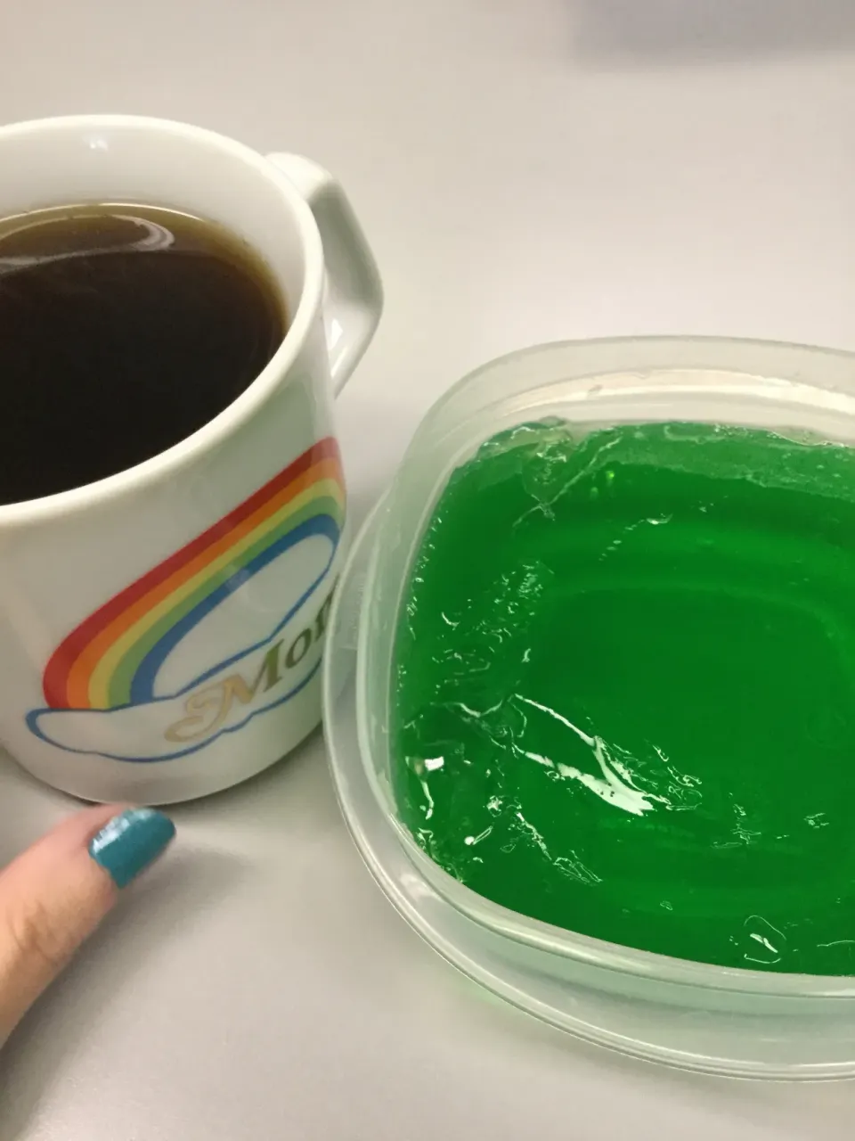 Green jello and a coffee with light maple syrup|ninja kittyさん