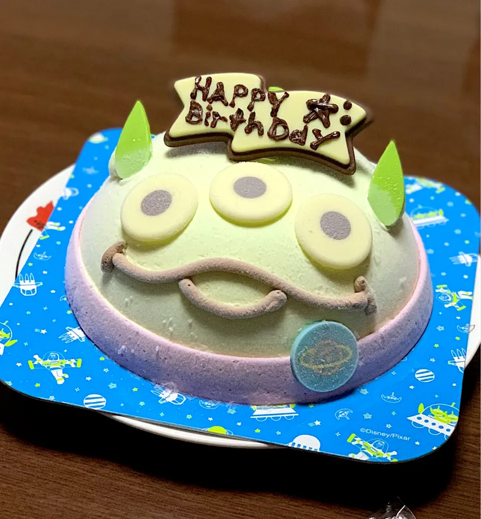 息子が誕生日のケーキを買ってきてくれました😆　サーティワンアイスケーキ リトルグリーメン|sakiさん