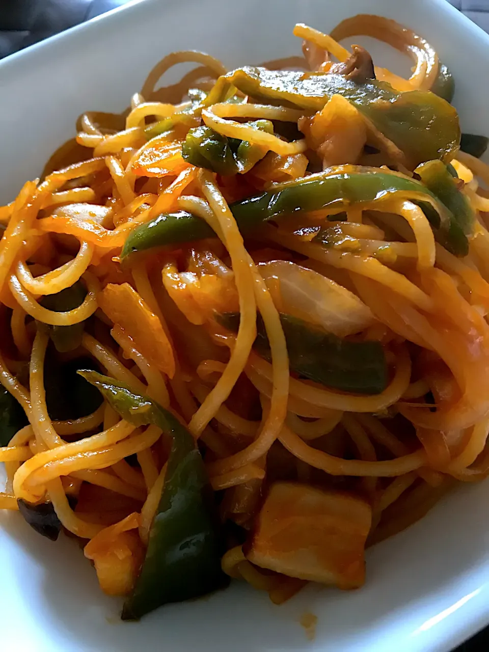 お肉類がなにもなくて🧅玉ねぎとピーマンとキノコのみで🍝ナポリタン|ノムリエさん