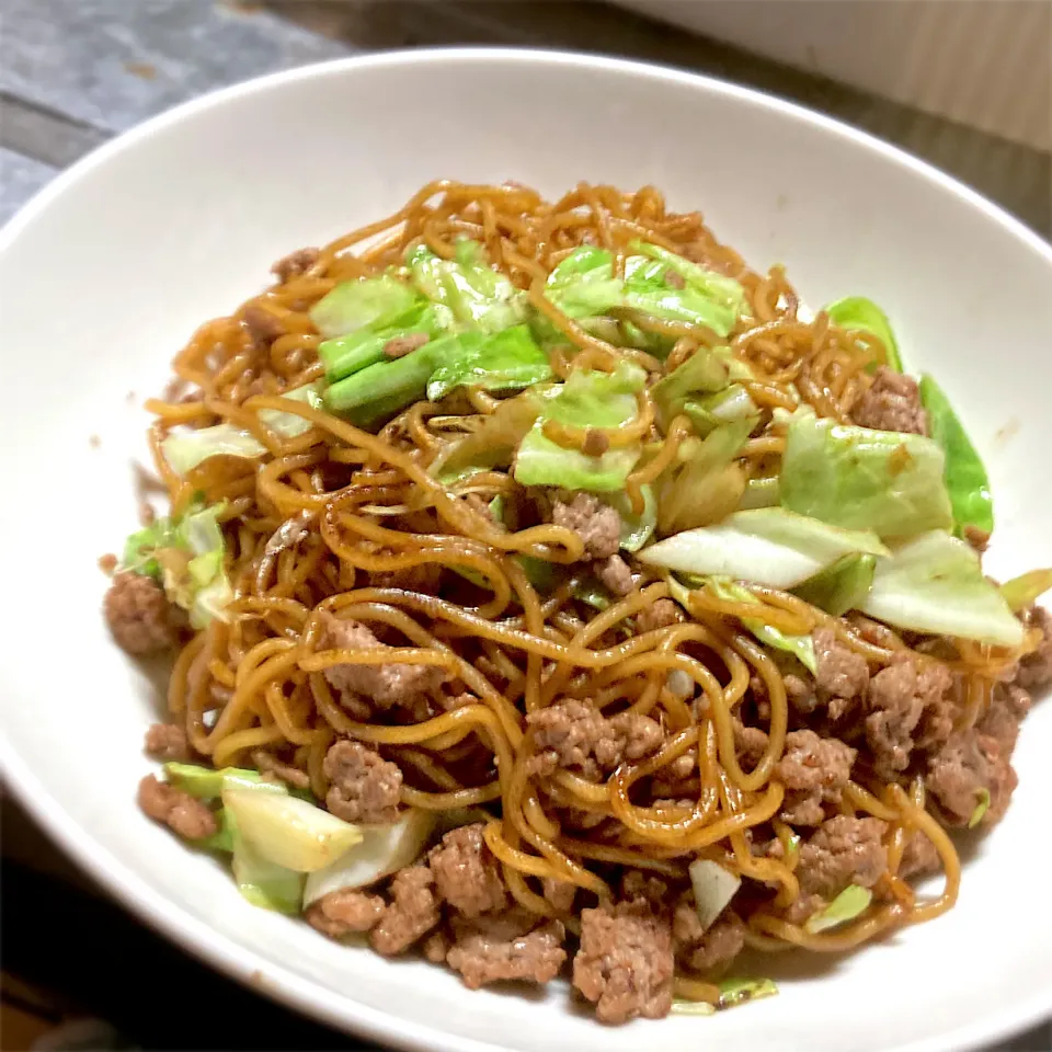 今夜は鉄の中華鍋で一気に炒めた、ザ・ソース焼きそばを頂きます😋🎵|ギムレットさん