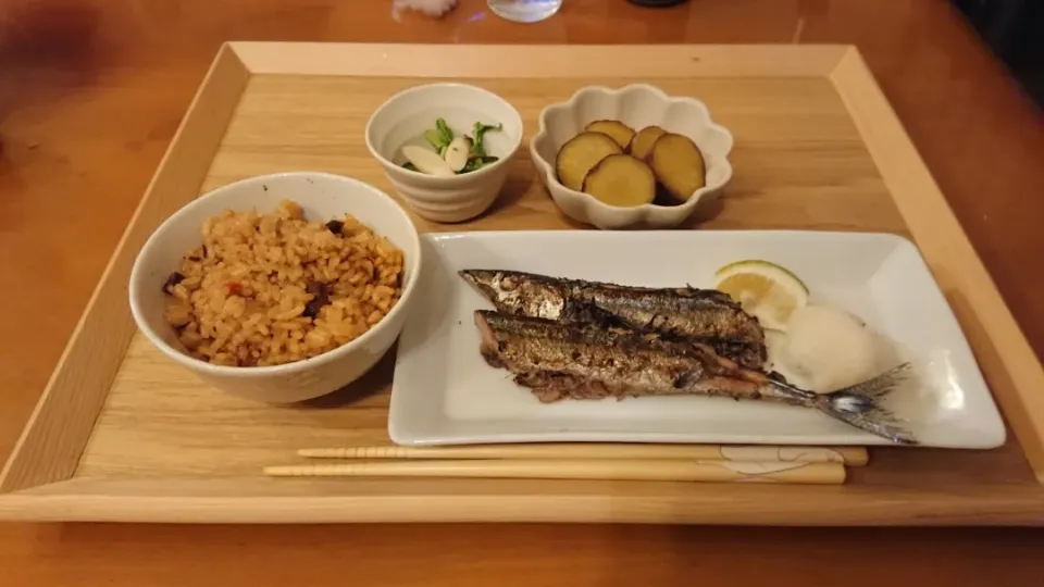 ☆黒豚めし
☆焼きサンマ
☆さつまいも甘辛煮
☆まふき大根塩昆布和え|chikakoさん