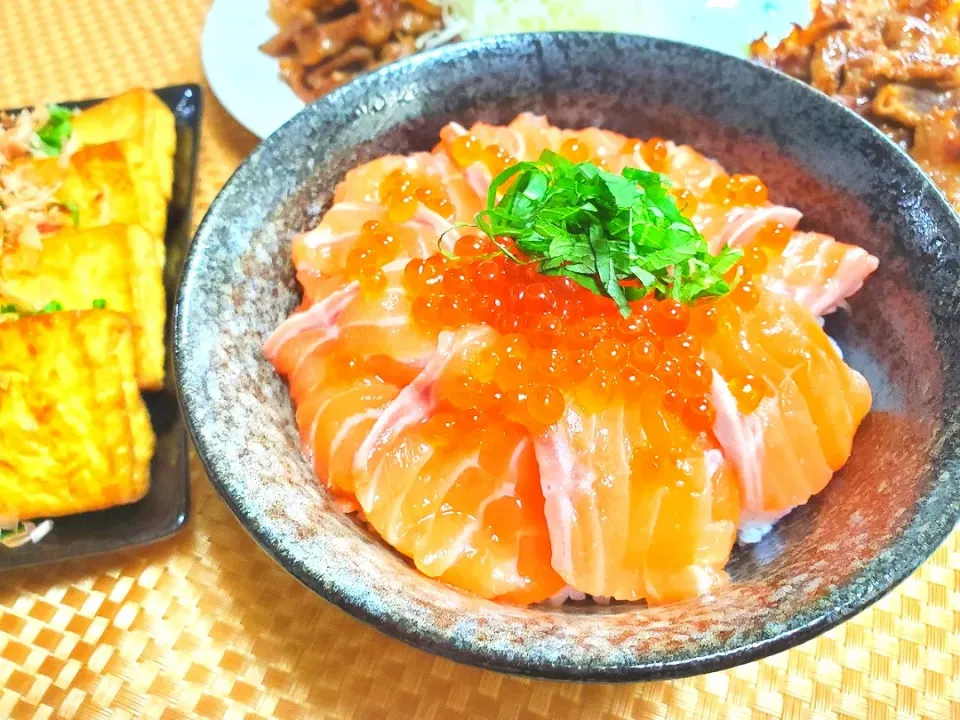 サーモンいくら簡単のっけ丼😋🐟🍴|taruto⭐️さん