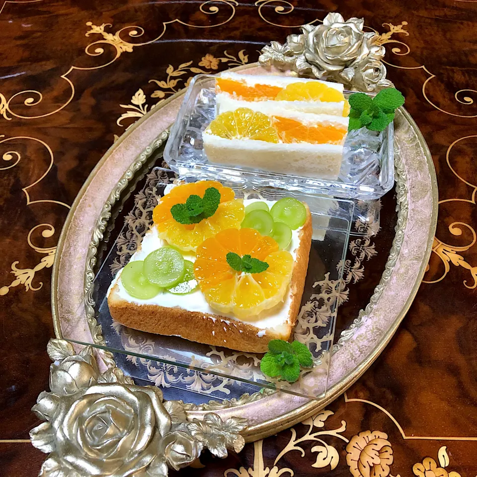 Snapdishの料理写真:タルガヨー🍊フルーツサンド＊オープンサンド💐|henryさん