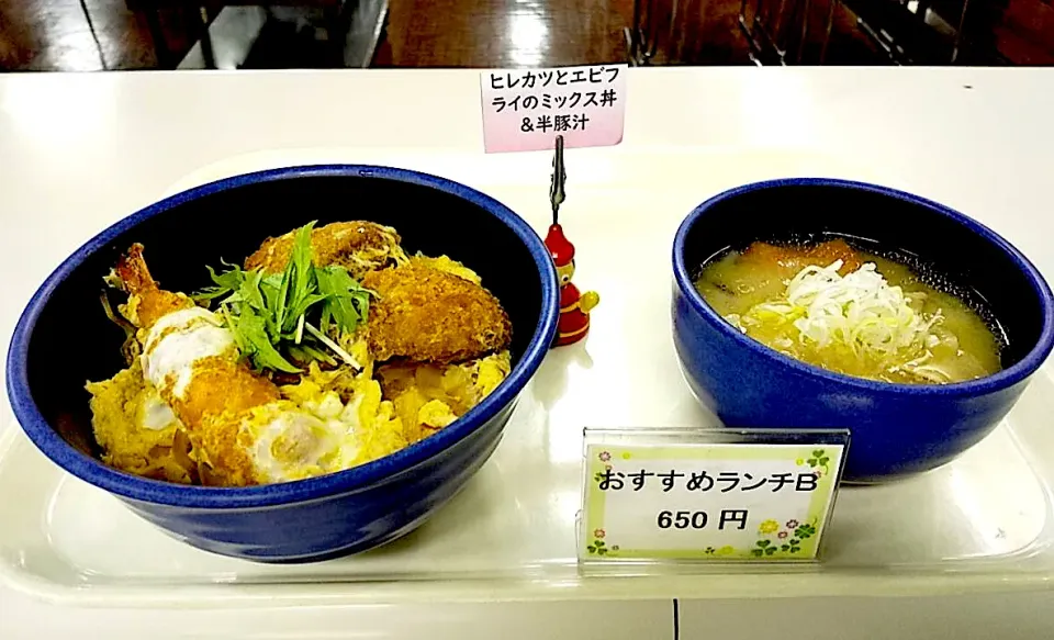 Snapdishの料理写真:ヒレカツ・海老フライのミックス丼＆ハーフ豚汁セット|nyama1さん