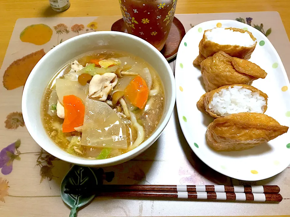 Snapdishの料理写真:あんかけなめこうどん、いなりごはん|Emiko Kikuchiさん