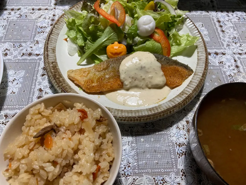 サーモンのムニエルと混ぜご飯|ハルのただ飯さん