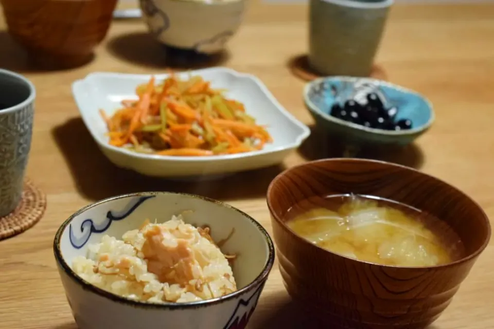 Snapdishの料理写真:鮭の炊き込みご飯|うにんぱすさん