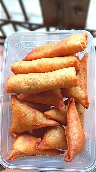 springroll and samosa 😍😍🔥.|Ij Babyさん