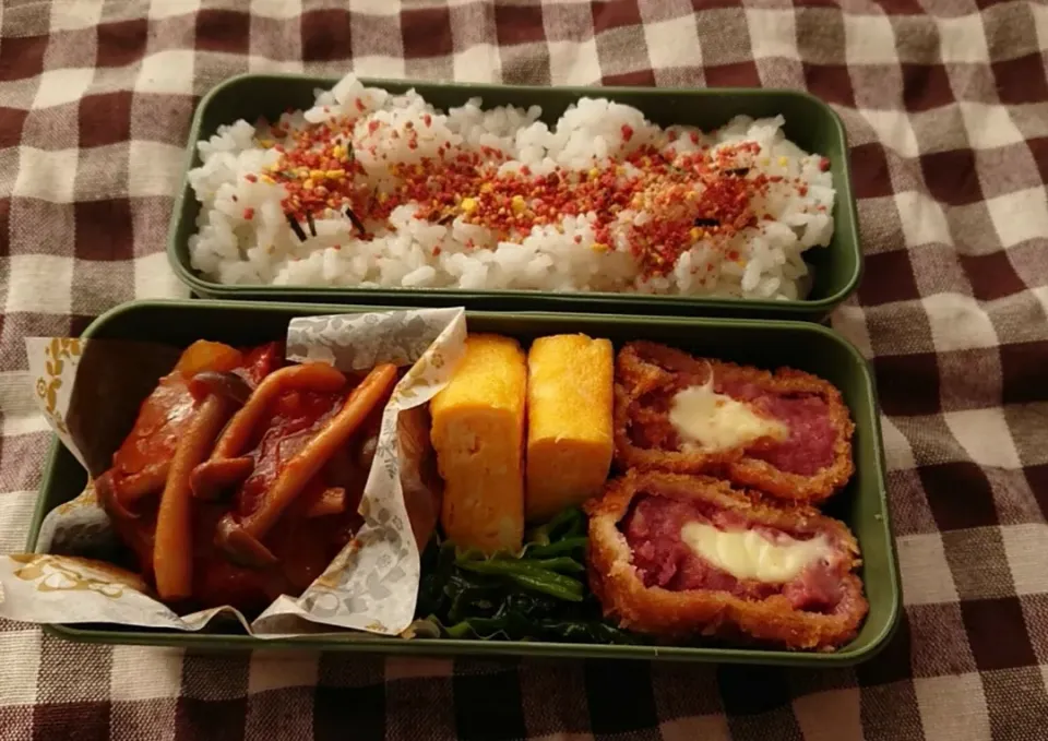 息子君の紫いもチーズコロッケ弁当|マアジュさん