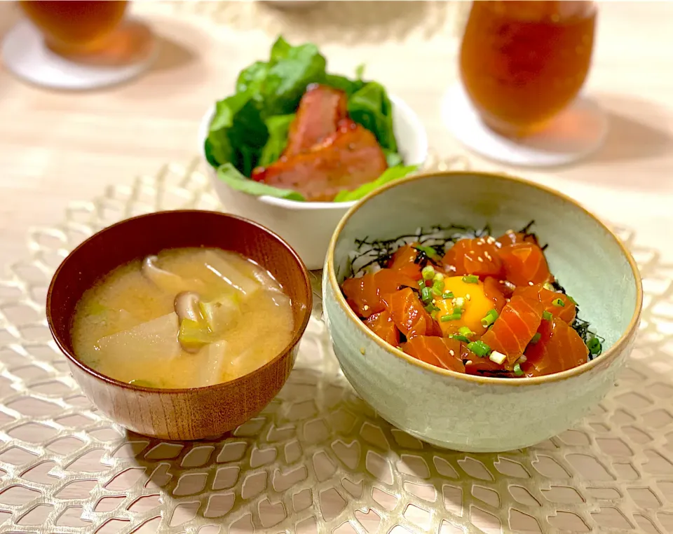 サーモンユッケ丼|ひろさんとゆりさんさん