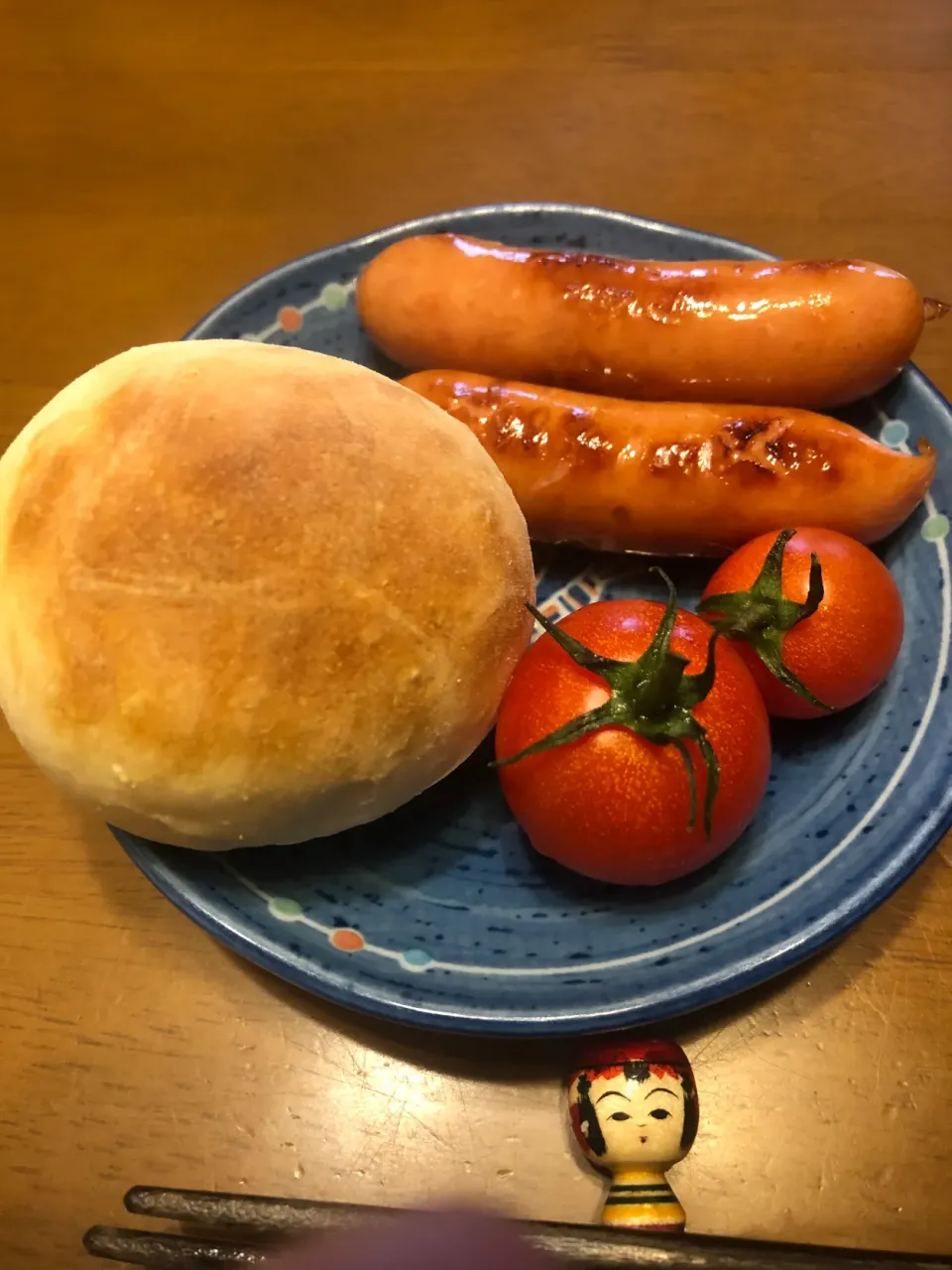 Snapdishの料理写真:簡単丸パン　急ぎのワンプレ朝食|masaさん