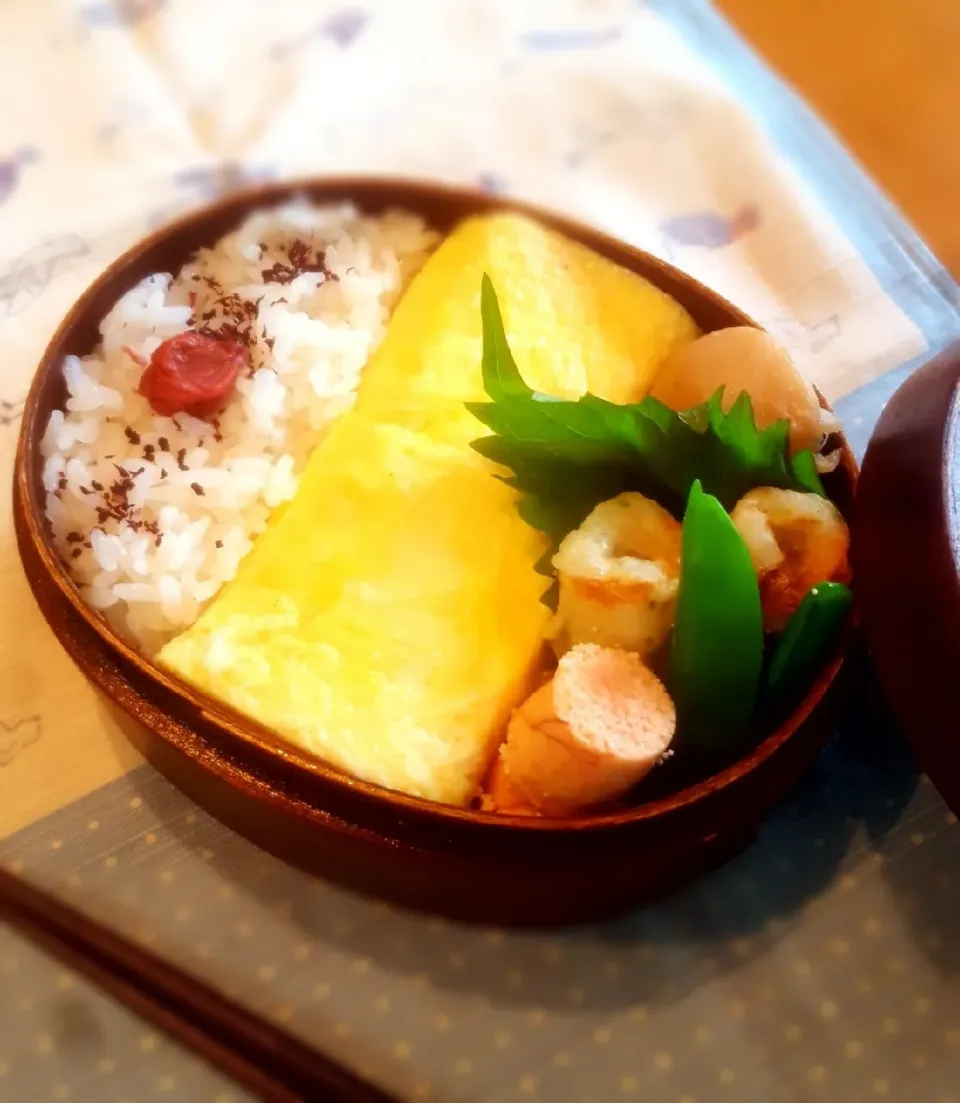 今日のお弁当🌱だし巻き卵ど～ん✨

だし巻き卵
ちくわの磯部揚げ
里芋の煮物
焼きたらこ|sunnyさん