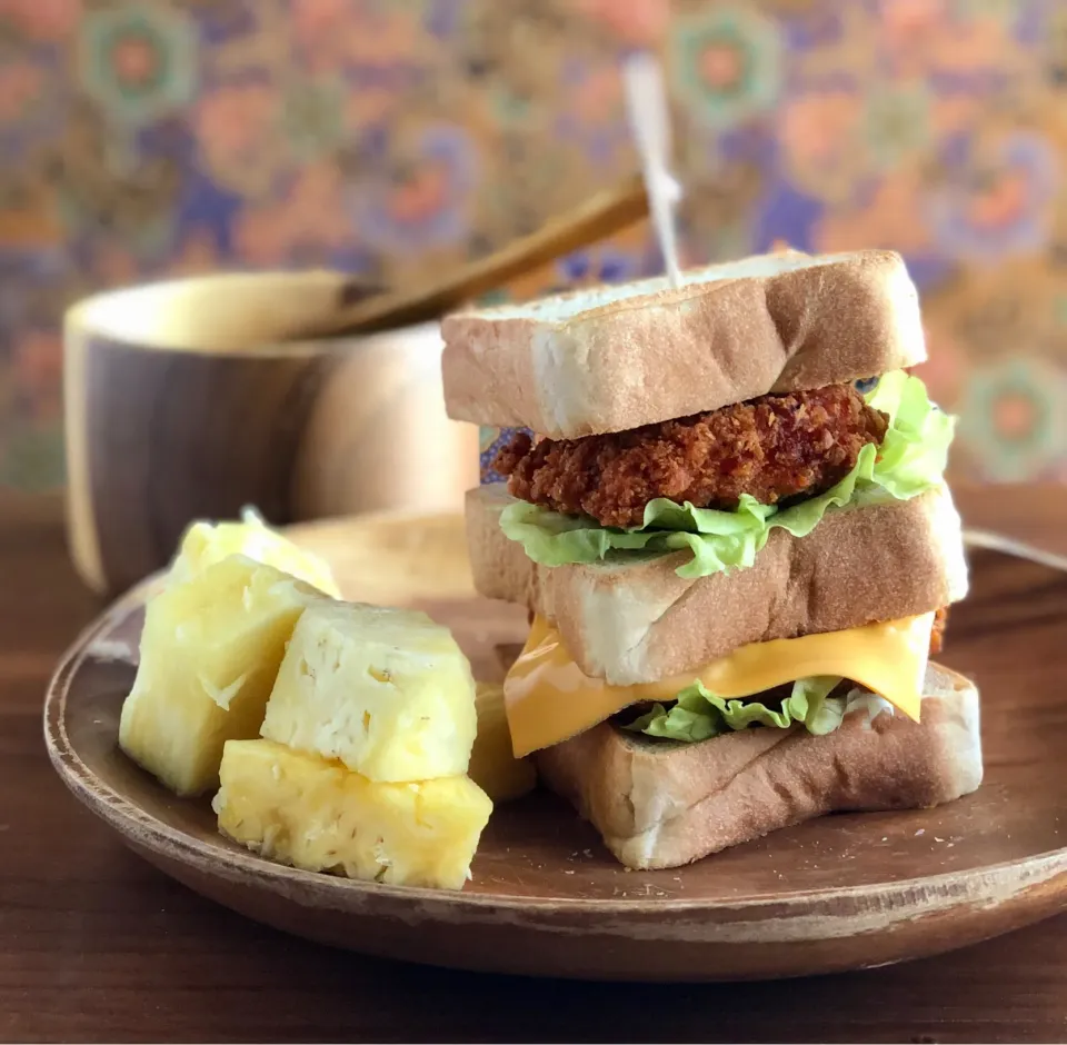 Wレッドホットチキンチーズホットサンド|マユマユさん