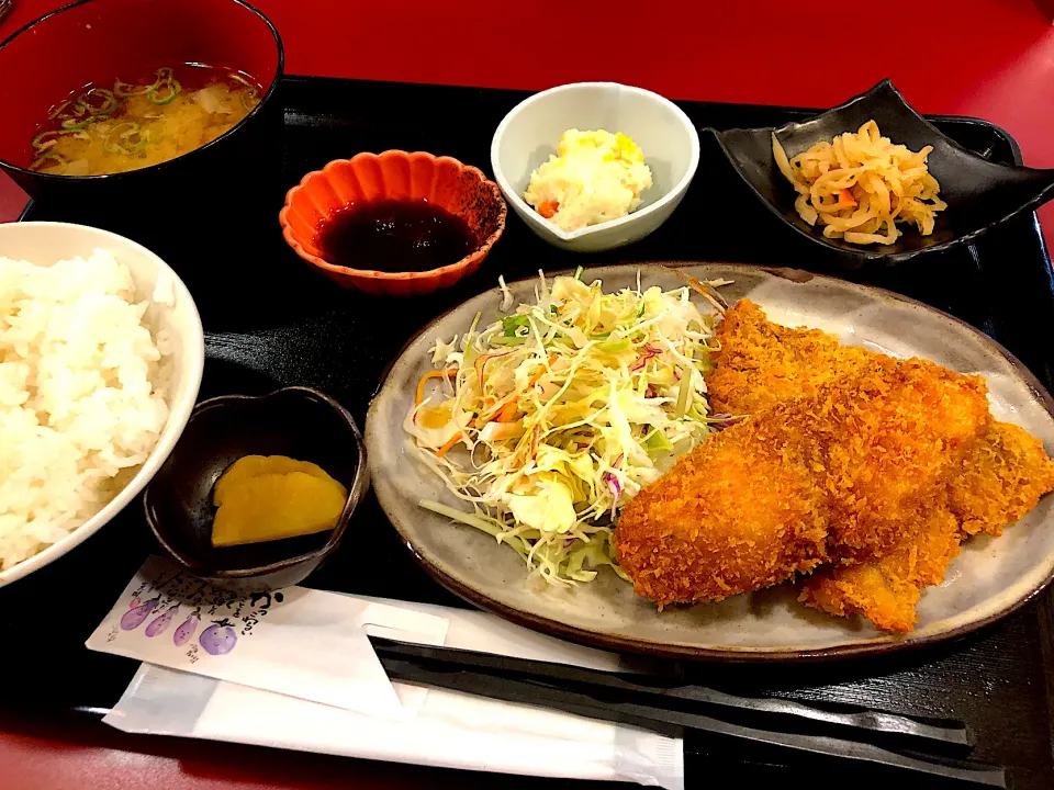 Snapdishの料理写真:日替り定食（ヒラマサフライ他）|T. Wonderさん