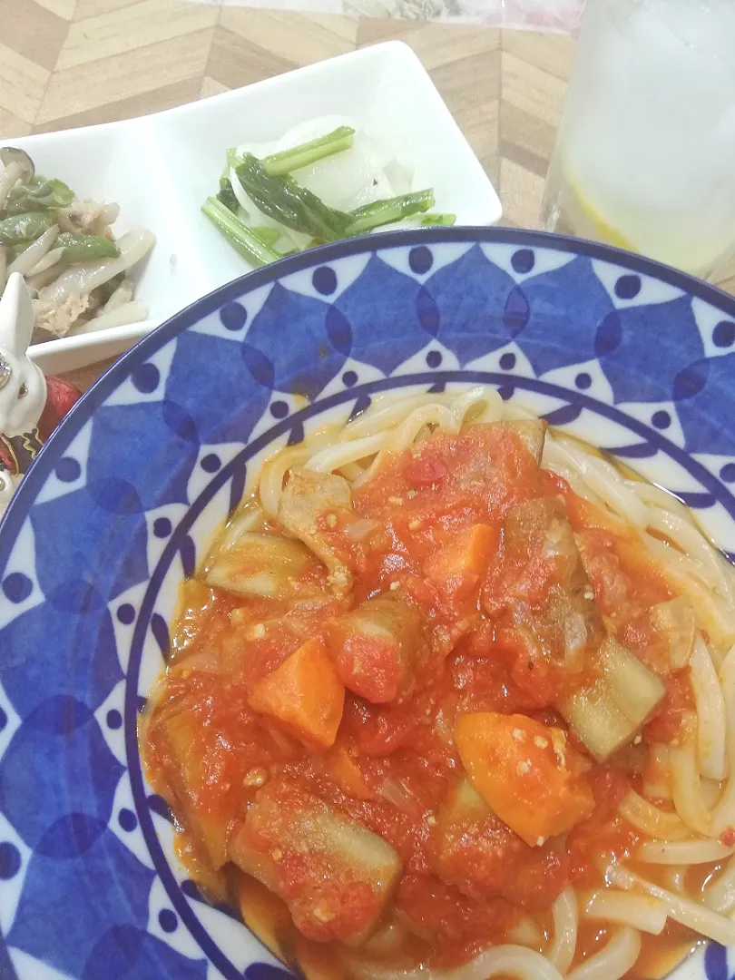 10/30
何しろお腹が空いたので鶏牛蒡のトマト🍅煮うどんでお昼だよ😋|たえさん