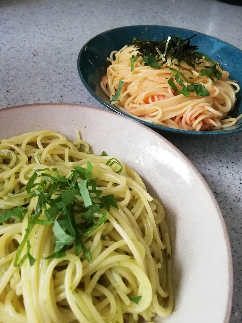 Snapdishの料理写真:バジルのパスタ、明太子パスタ|fujico418_saltさん